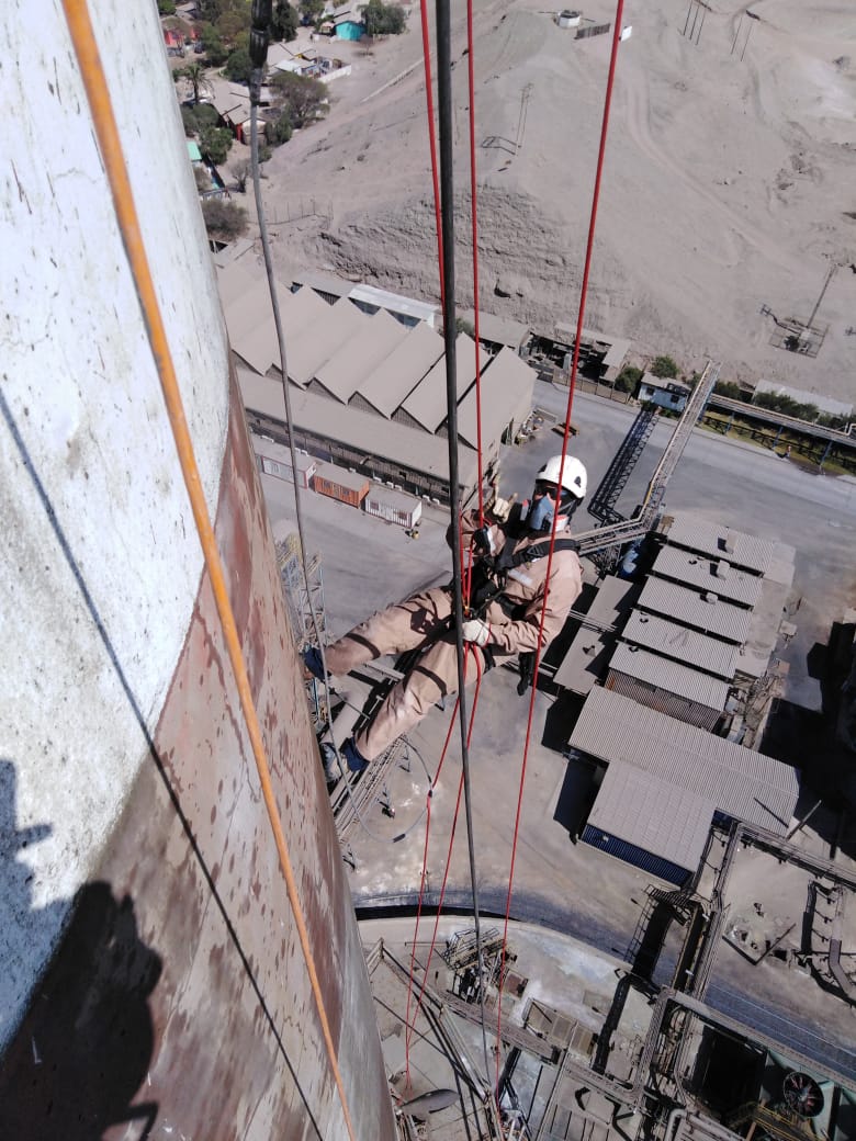 Cuadrilla AMS · trabajos verticales en faena Atacama